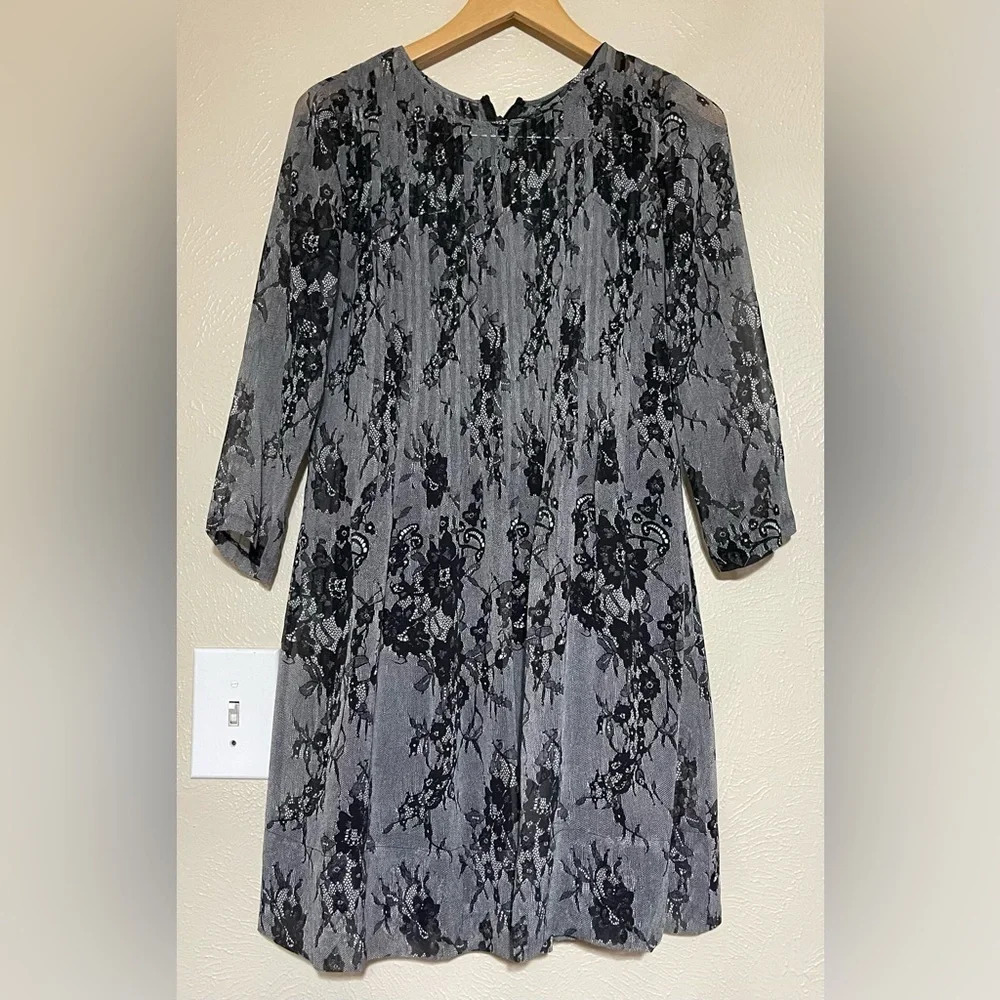 Club Monaco Dark Floral Lace Size 4